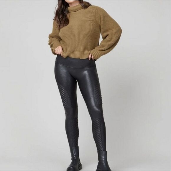 $110 M SPANX like new FAUX LEATHER VERY BLACK MOTO HOT PANTS LEGGINGS MEDIUM - Picture 1 of 8